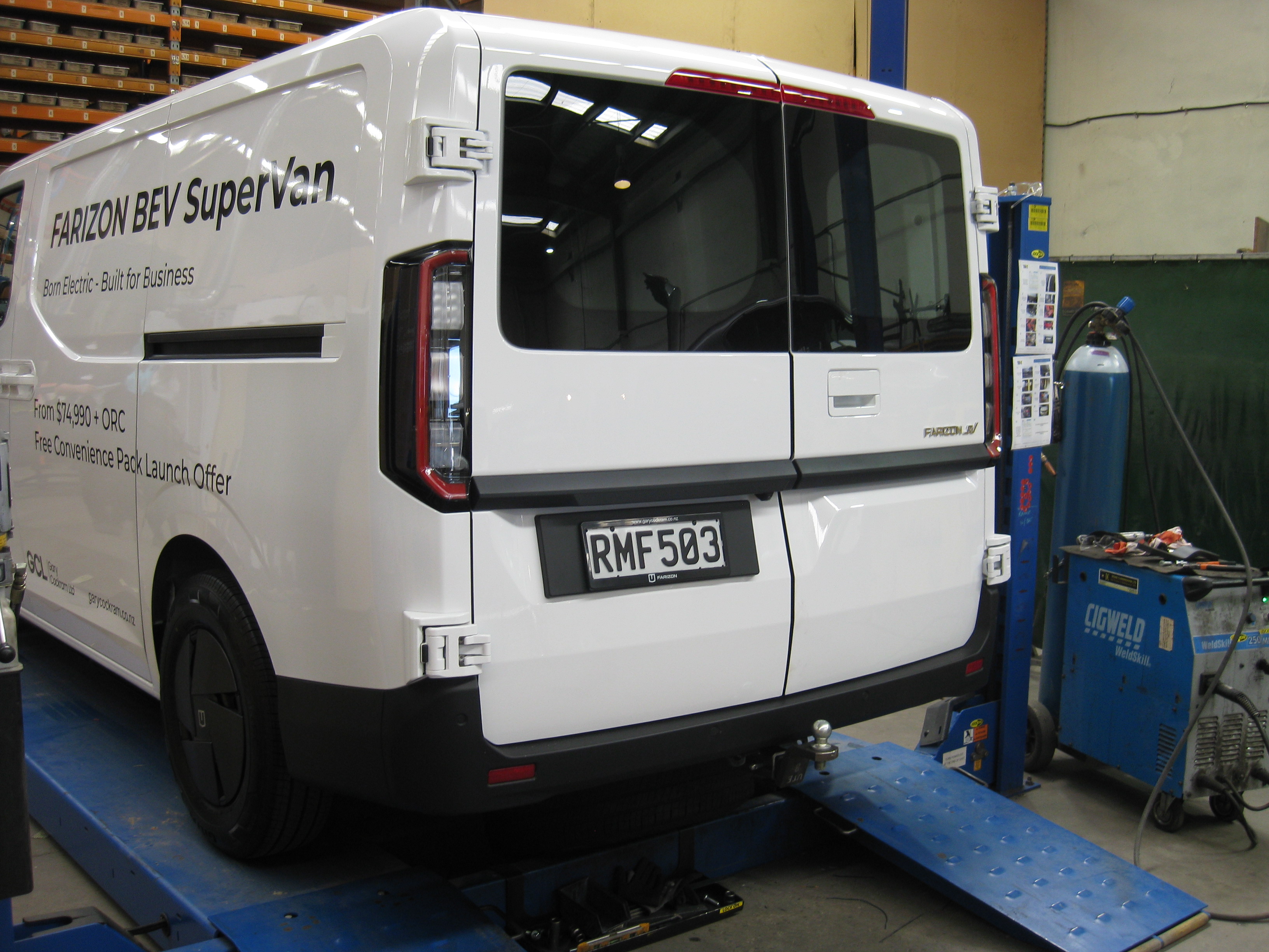 FARIZON SV VAN 2025-CURRENT